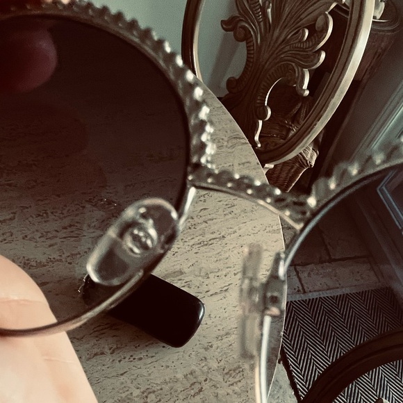 Timeless CHANEL sunglasses with chain,authentic. Sold out out everywhere. - Picture 5 of 12